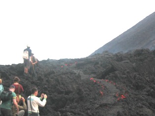 lava at volcan pacaya